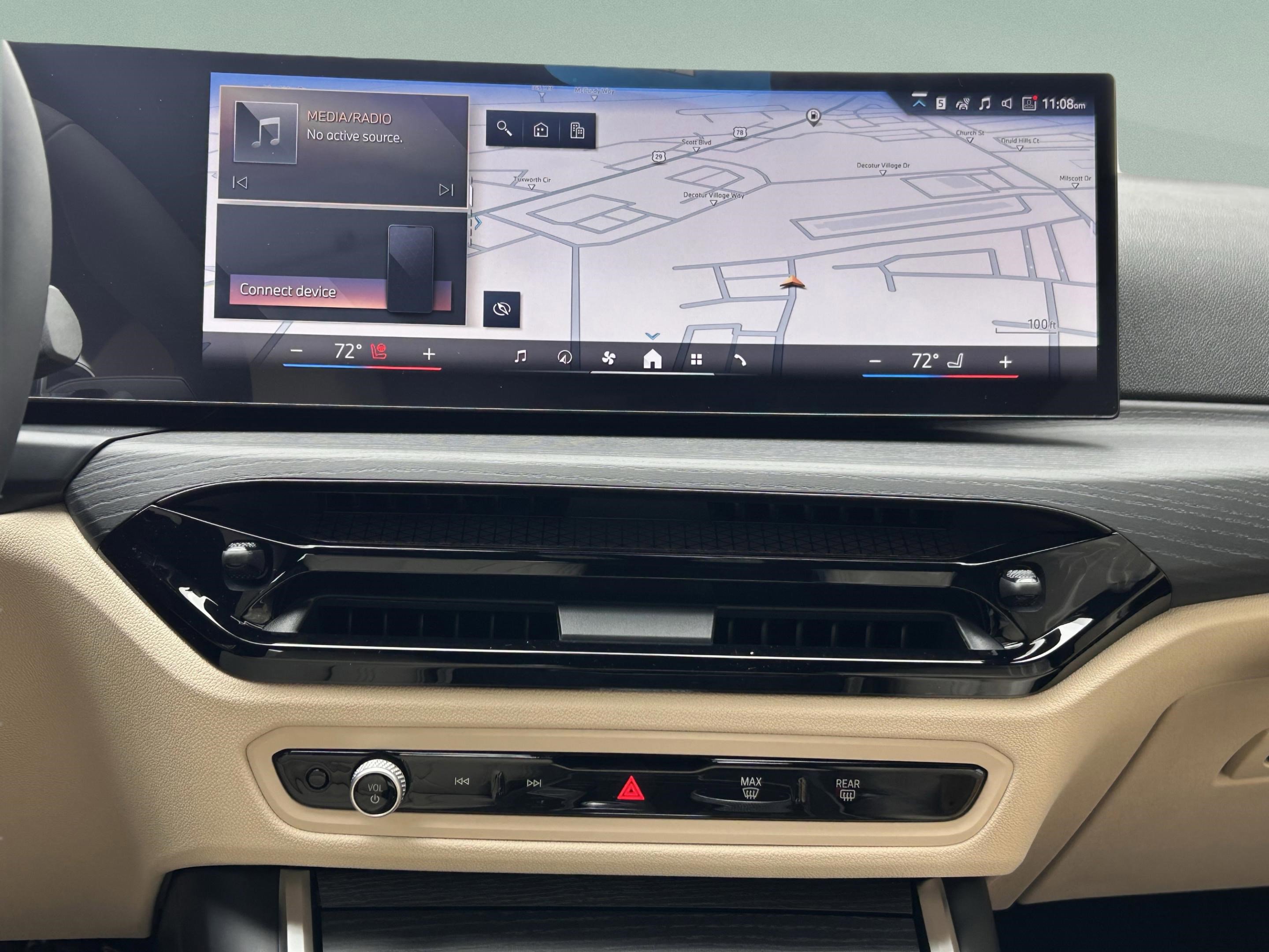 Used 2026 BMW 330i Sedan w/ Premium Package image 15