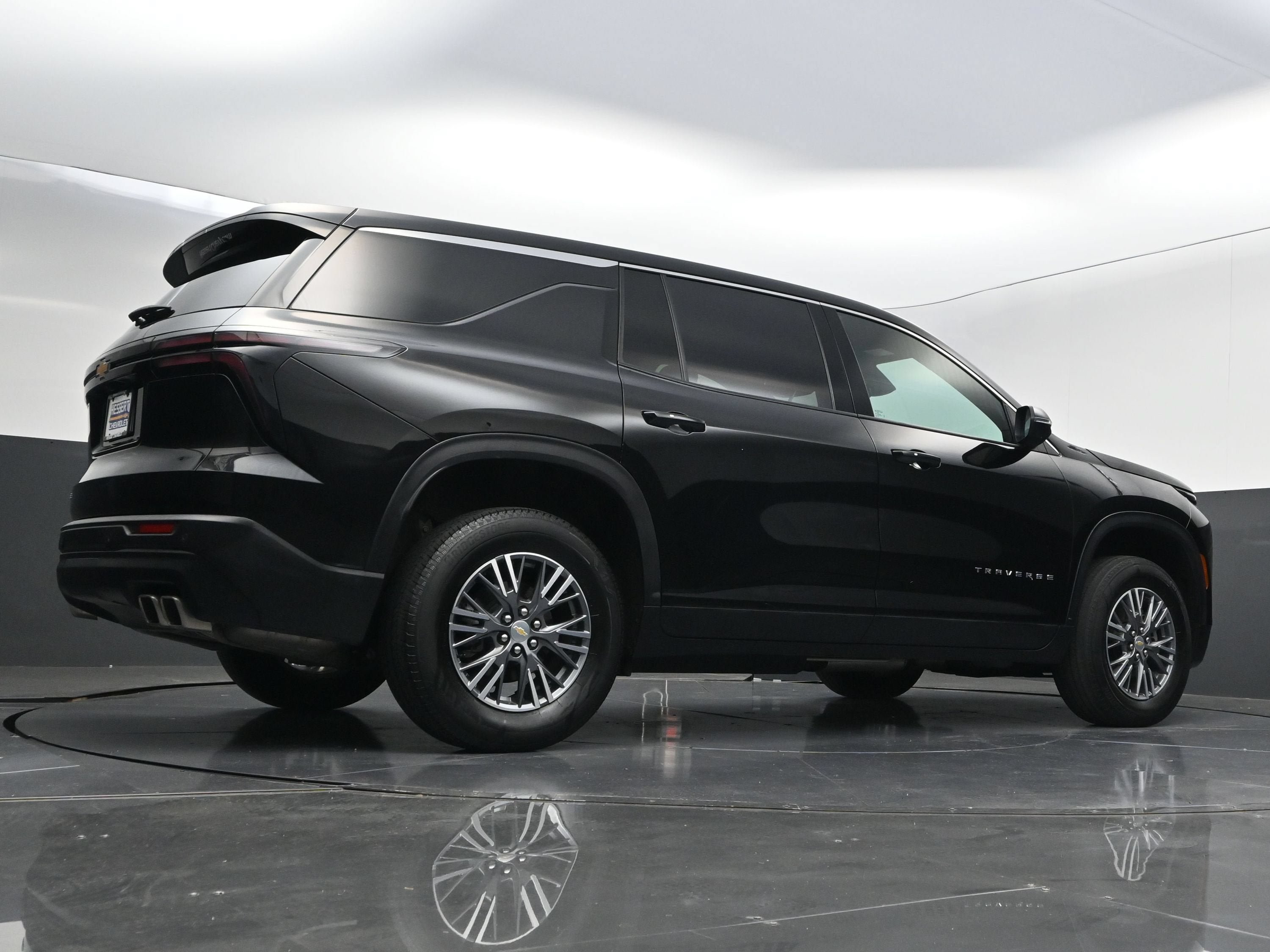 Certified 2024 Chevrolet Traverse LS FWD image 44