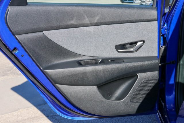 Used 2024 Hyundai Elantra Limited image 12