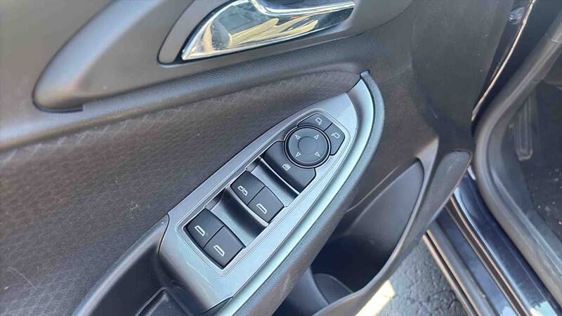 Used 2022 Chevrolet Malibu LT FWD image 13