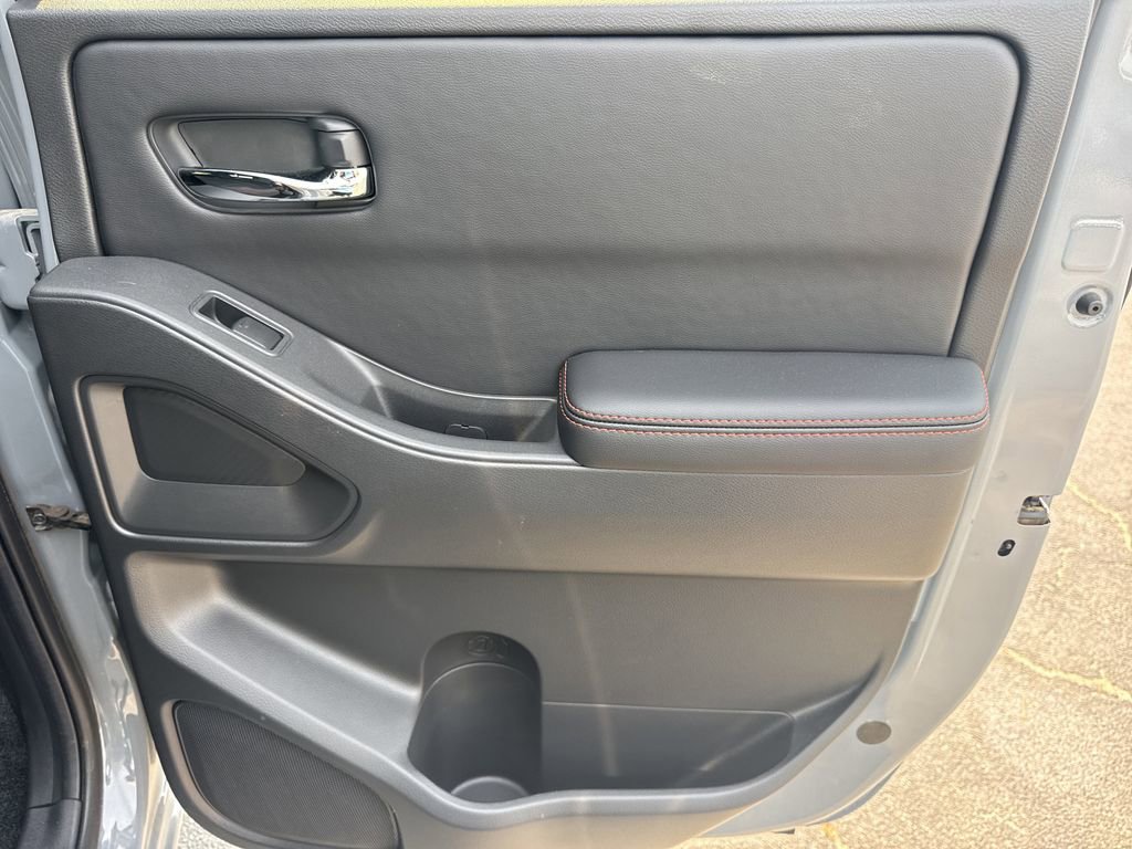 Used 2025 Nissan Frontier PRO-4X image 16