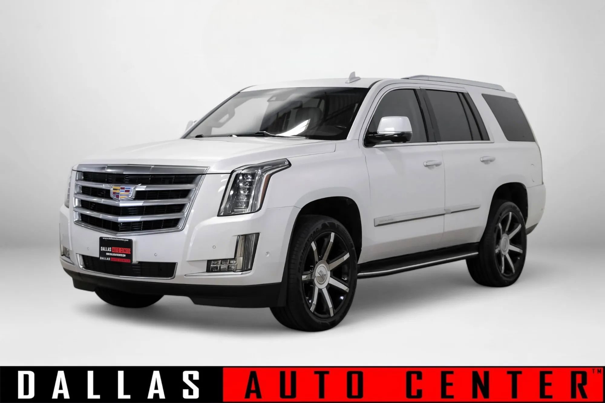 Used 2020 Cadillac Escalade Luxury RWD image 3