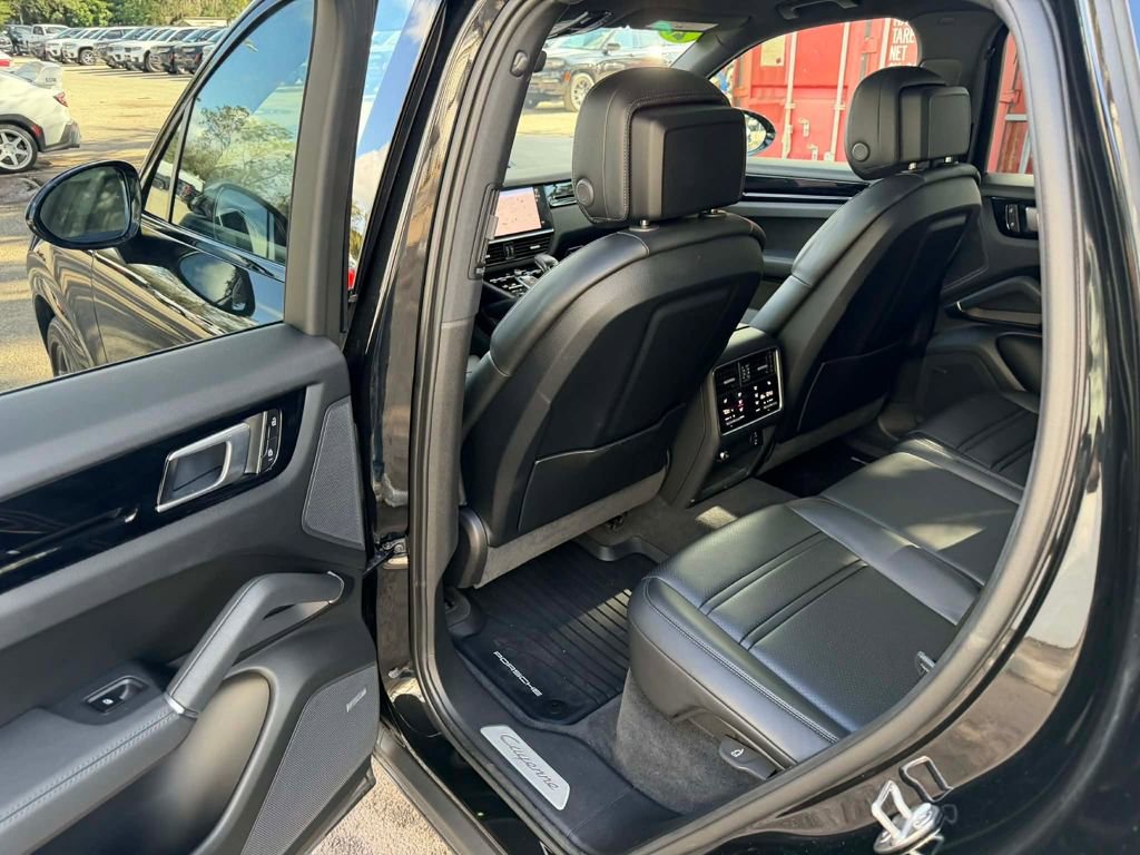Used 2023 Porsche Cayenne S image 28