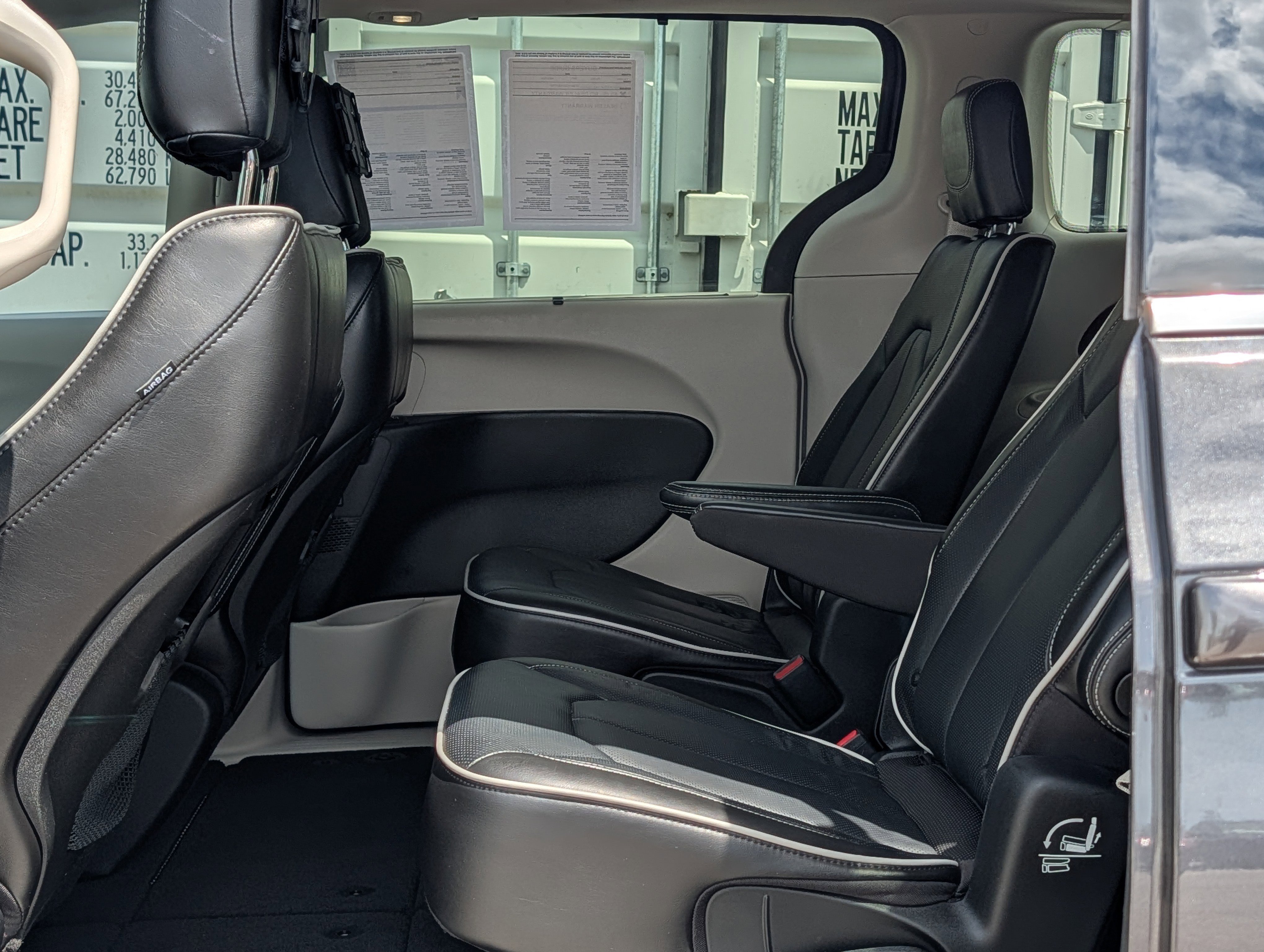 Used 2022 Chrysler Pacifica Limited FWD image 15