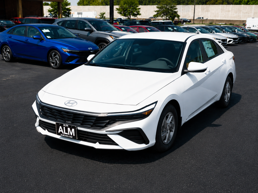 New 2026 Hyundai Elantra SE