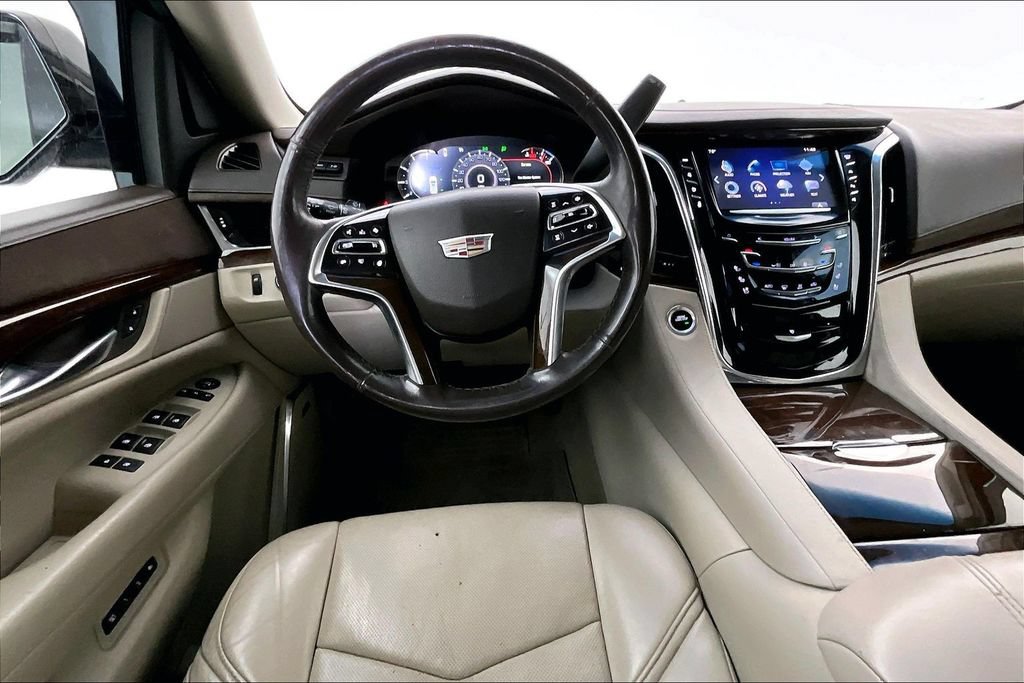 Used 2017 Cadillac Escalade Luxury AWD/4WD image 6