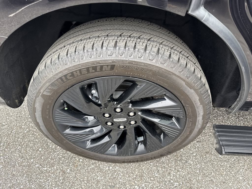 Used 2025 Lincoln Navigator Reserve w/ Jet Appearance Package image 17