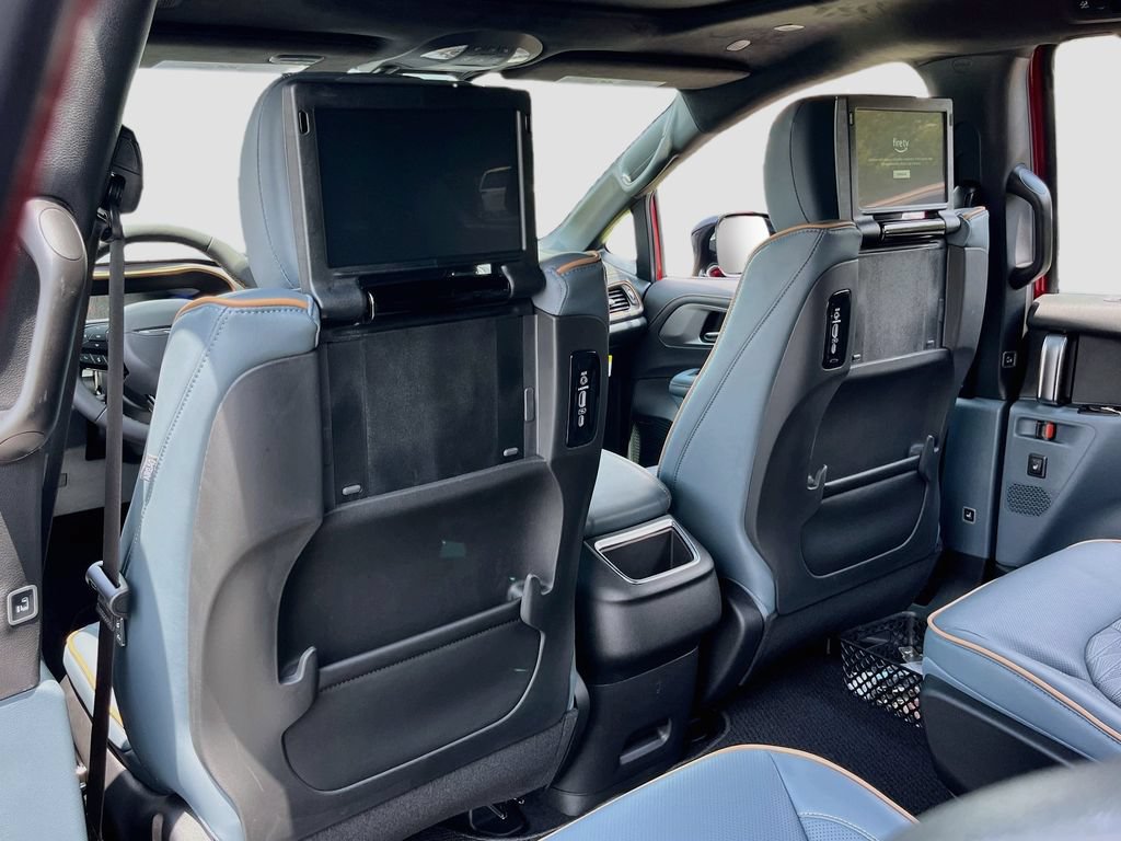 New 2027 Chrysler Pacifica Pinnacle w/ Theater Group FWD image 27