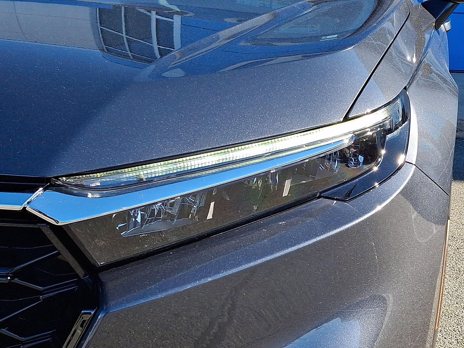 Used 2025 Honda CR-V EX image 9