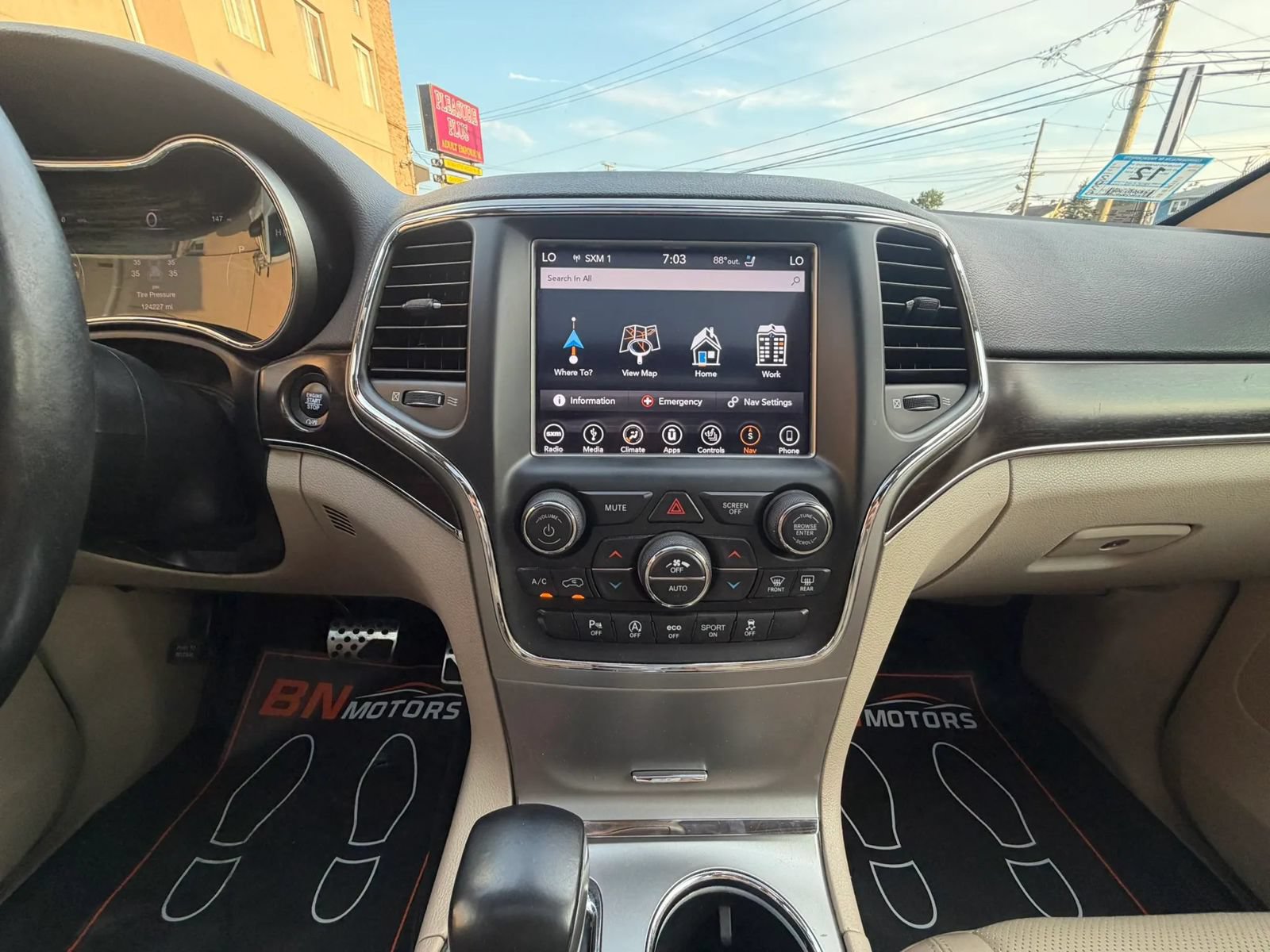 Used 2018 Jeep Grand Cherokee Limited w/ Luxury Group II AWD/4WD image 22