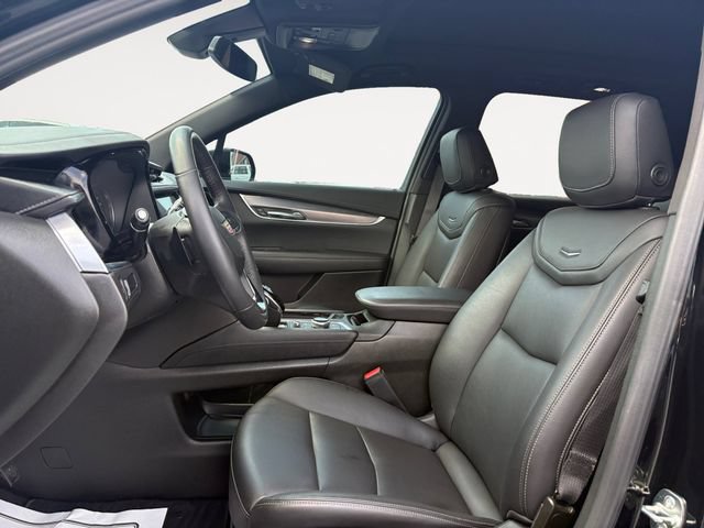 Certified 2025 Cadillac XT6 Luxury AWD/4WD image 9
