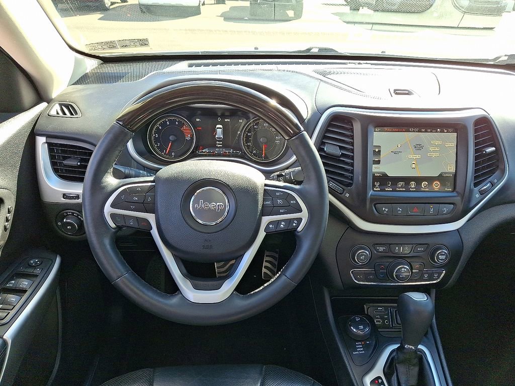 Used 2017 Jeep Cherokee Overland w/ Technology Group image 12