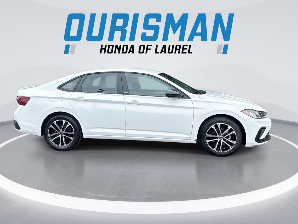 Used 2025 Volkswagen Jetta Sport FWD image 9