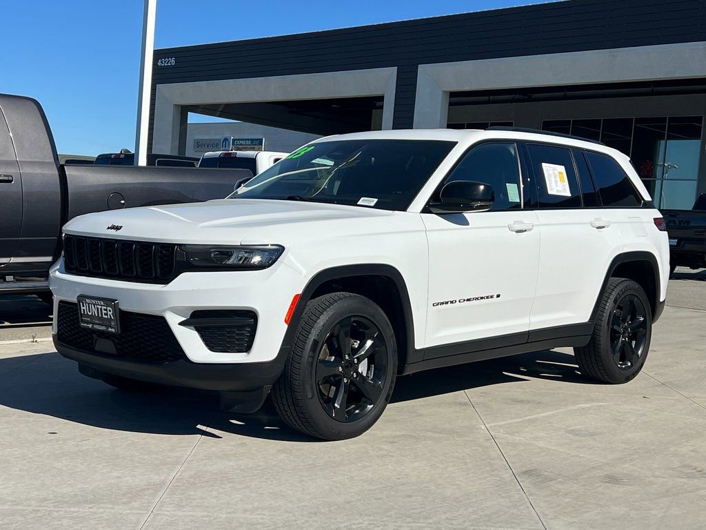 Certified 2023 Jeep Grand Cherokee Altitude image 2