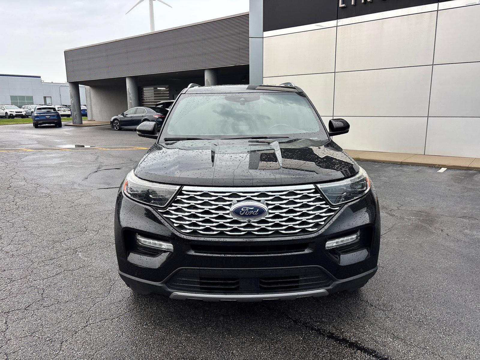 Used 2020 Ford Explorer Platinum w/ Premium Technology Package AWD/4WD image 2