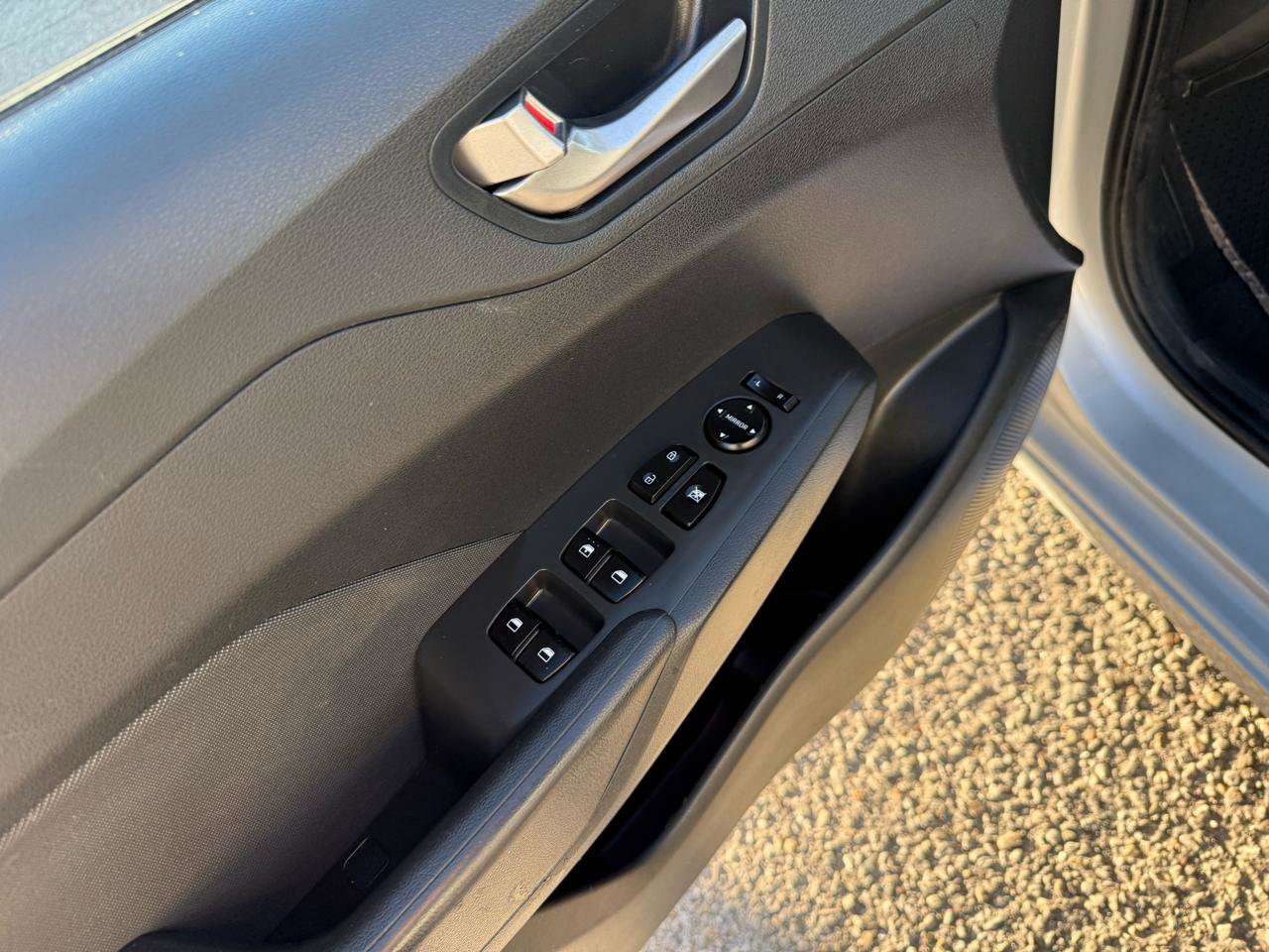 Used 2019 Hyundai Accent SE FWD image 12