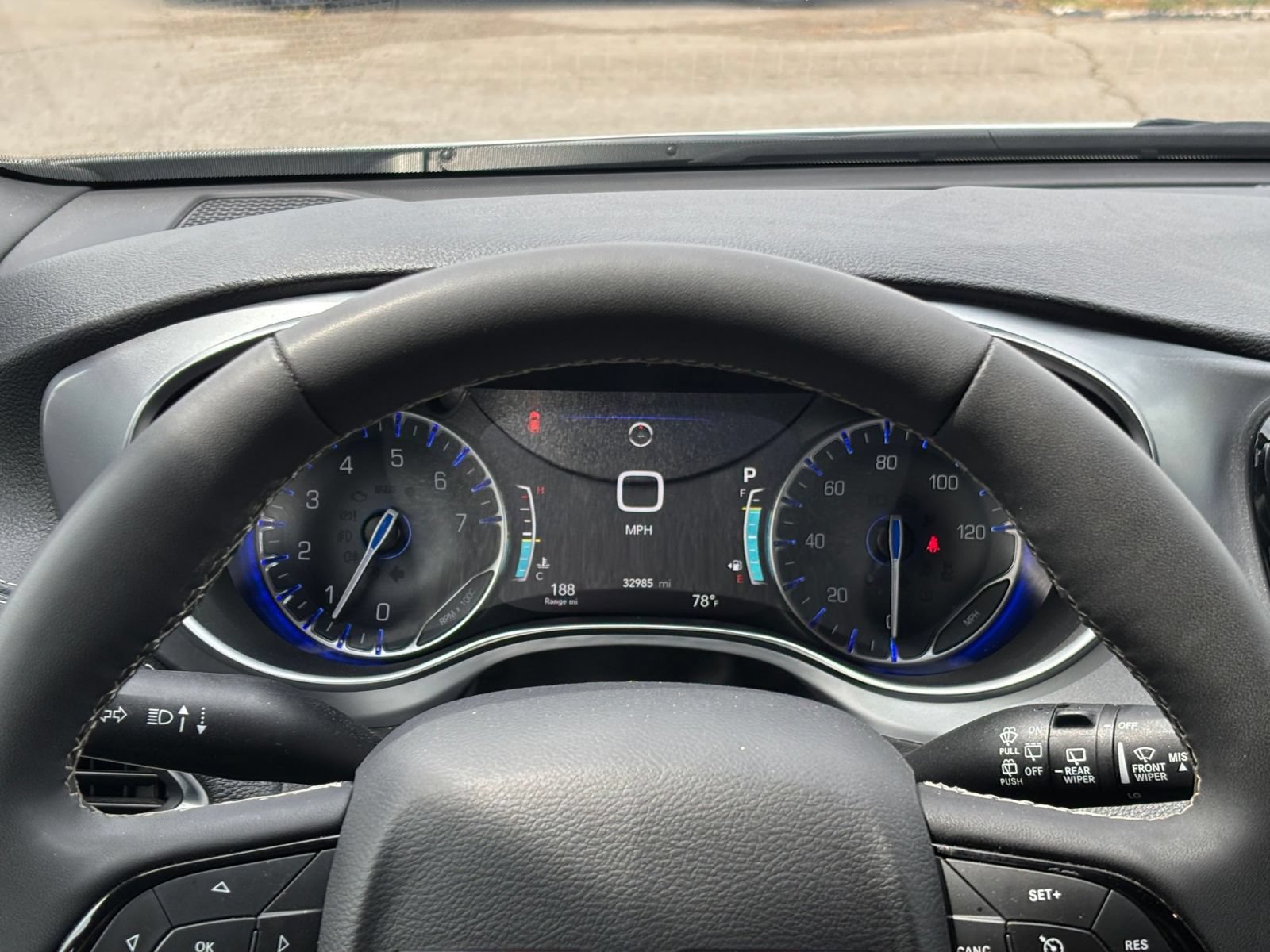 Used 2025 Chrysler Pacifica Limited FWD image 45
