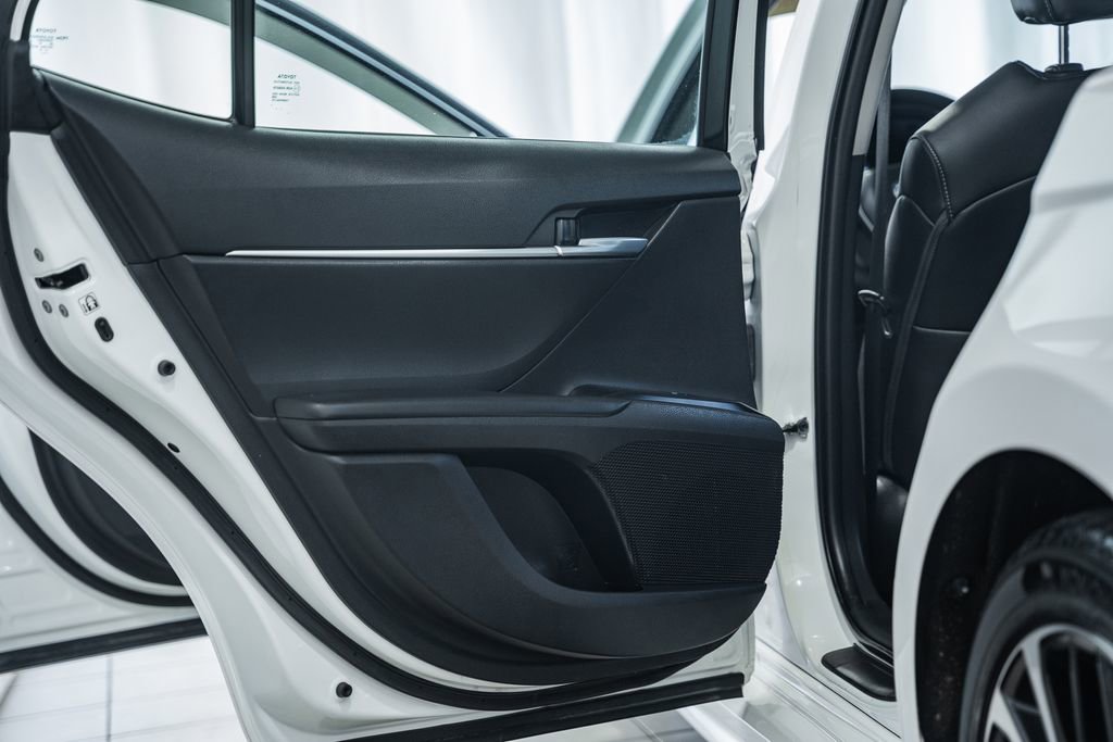 Used 2018 Toyota Camry SE w/ Moonroof Package image 33