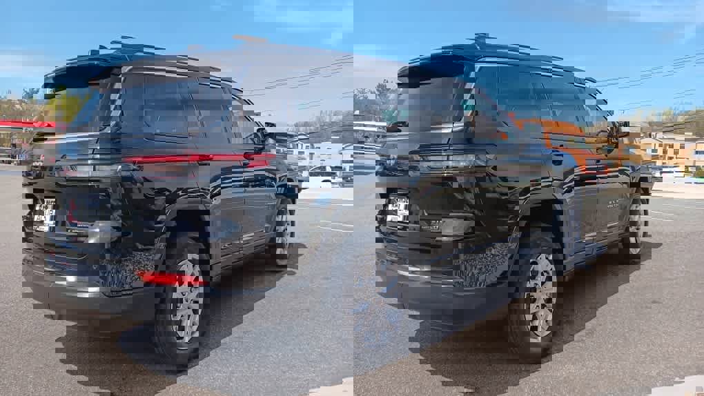 Used 2022 Jeep Grand Cherokee L Limited image 5