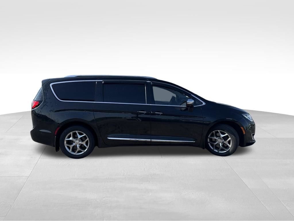 Used 2017 Chrysler Pacifica Limited FWD image 6
