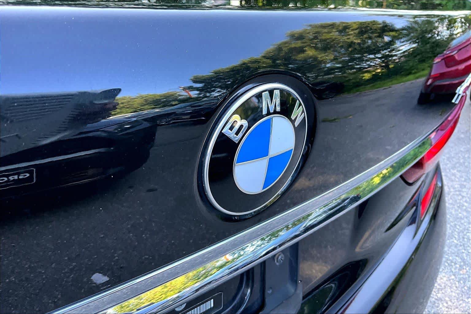 Used 2019 BMW 740i xDrive w/ M Sport Package AWD/4WD image 29