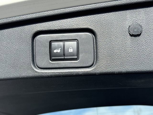 Used 2024 Nissan Pathfinder SL w/ Black Appearance Package image 21