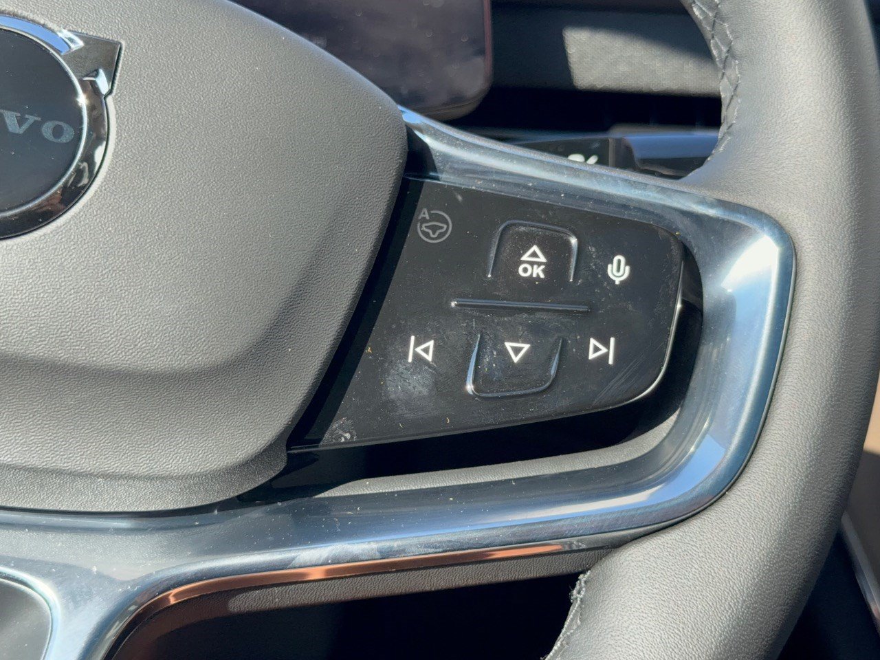 Certified 2025 Volvo EX90 Plus AWD/4WD image 19