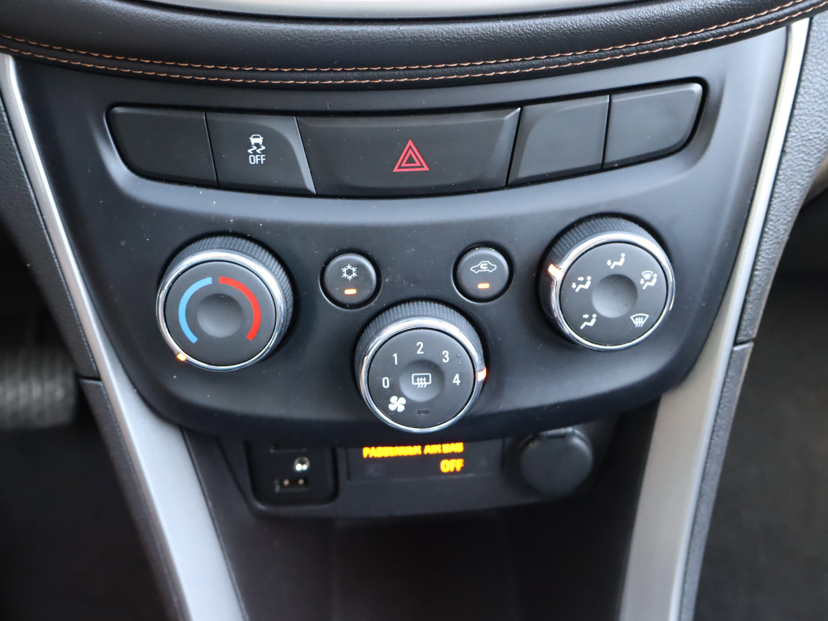 Used 2018 Chevrolet Trax LT w/ LT Convenience Package image 27