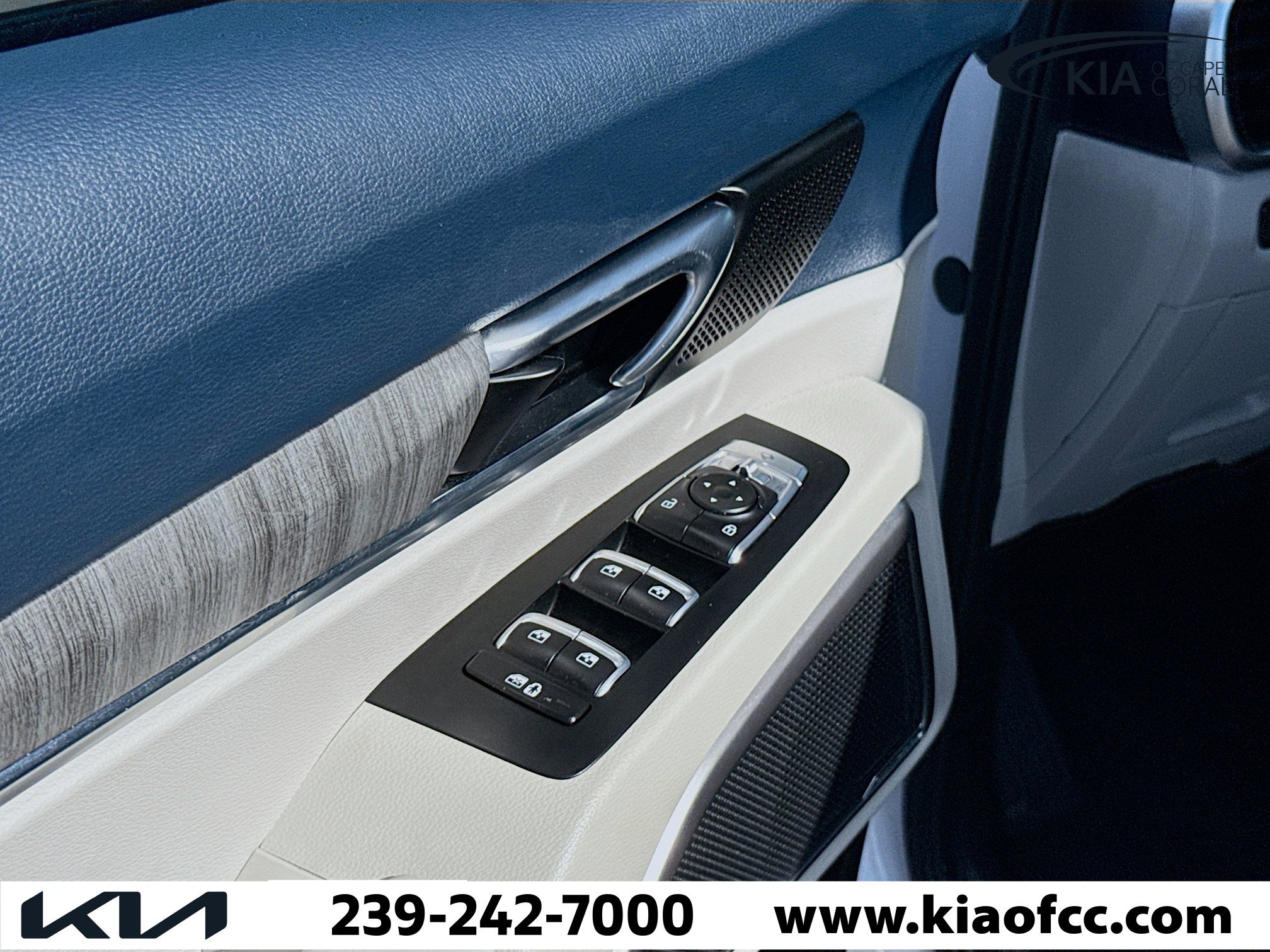 Used 2025 Kia Telluride EX w/ EX Captain's Chair Package image 23