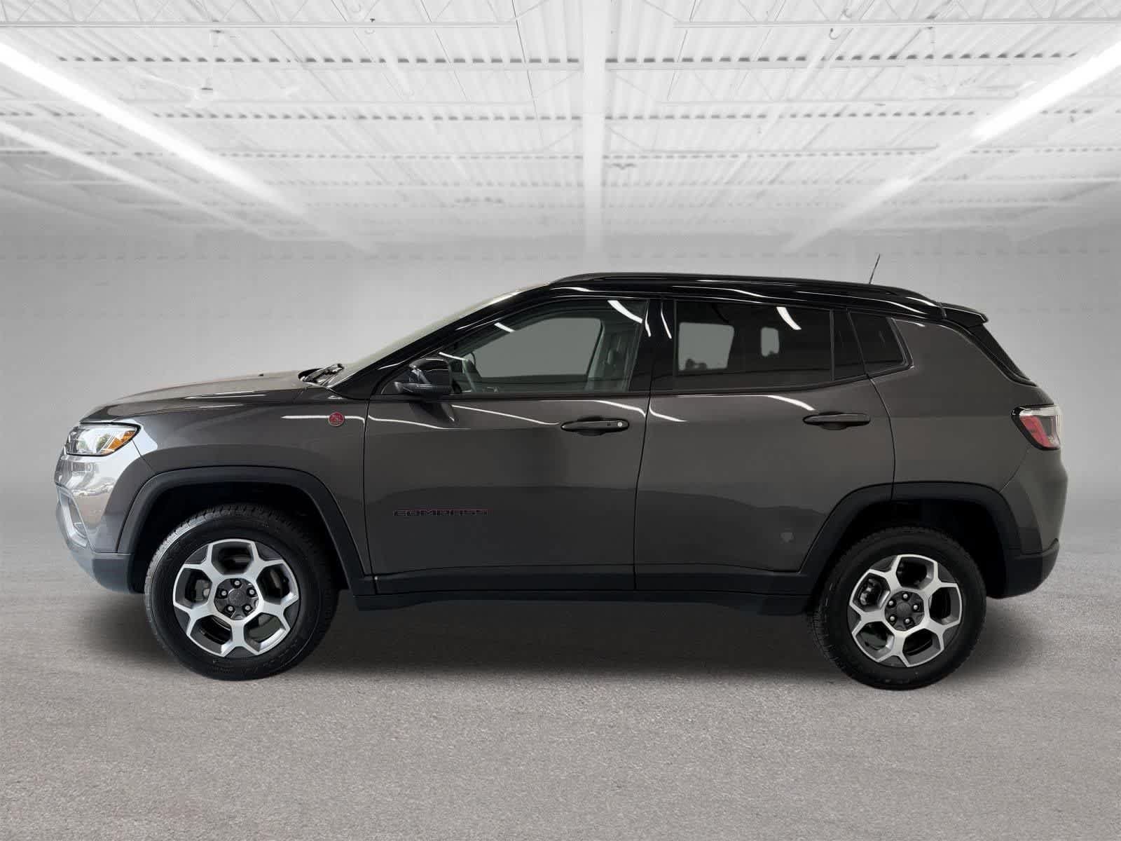 Used 2022 Jeep Compass Trailhawk w/ Trailhawk Convenience Group AWD/4WD image 2