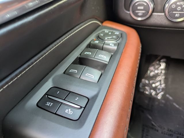 Used 2024 GMC Yukon Denali Ultimate AWD/4WD image 32