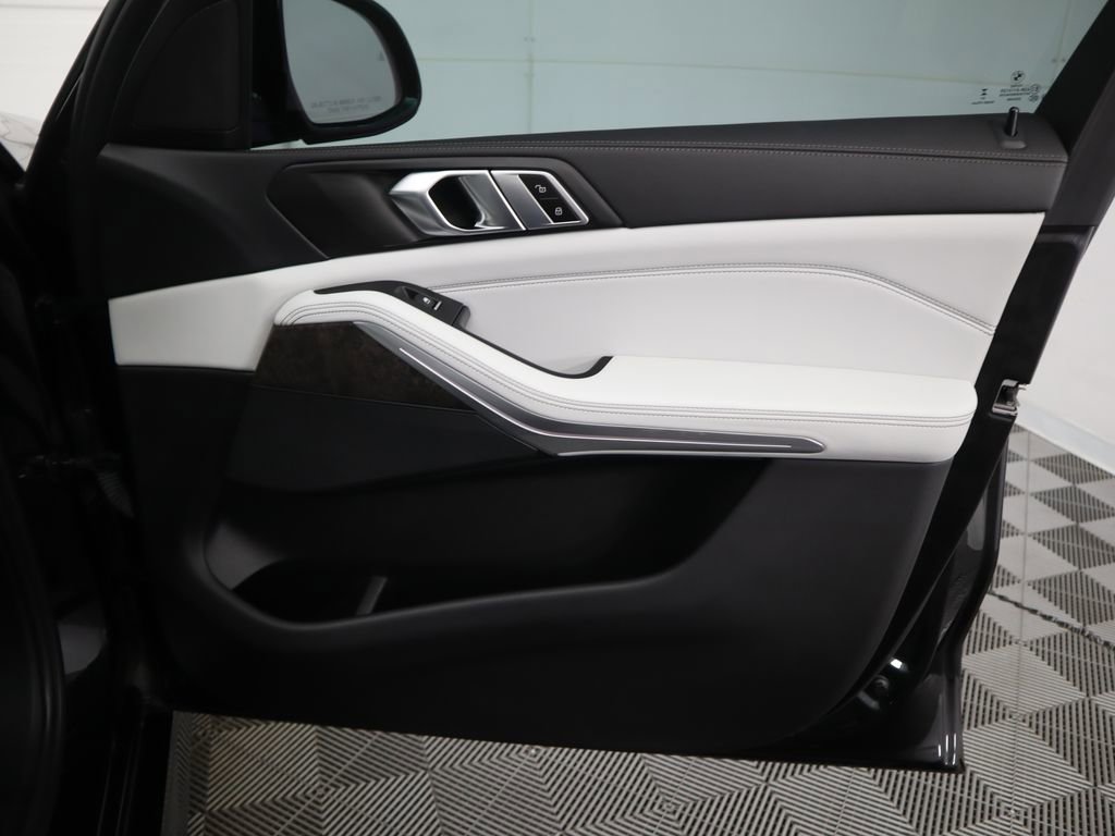 Certified 2023 BMW X5 xDrive40i w/ Executive Package image 26