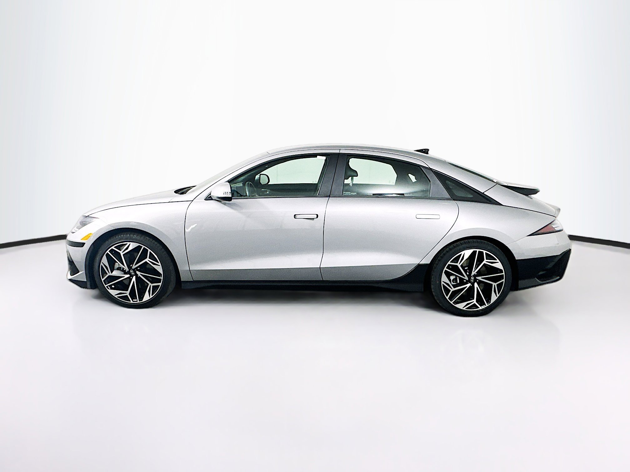 Used 2024 Hyundai Ioniq 6 SEL RWD image 4