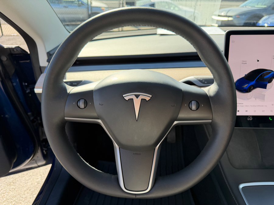 Used 2023 Tesla Model 3 Standard Range image 12