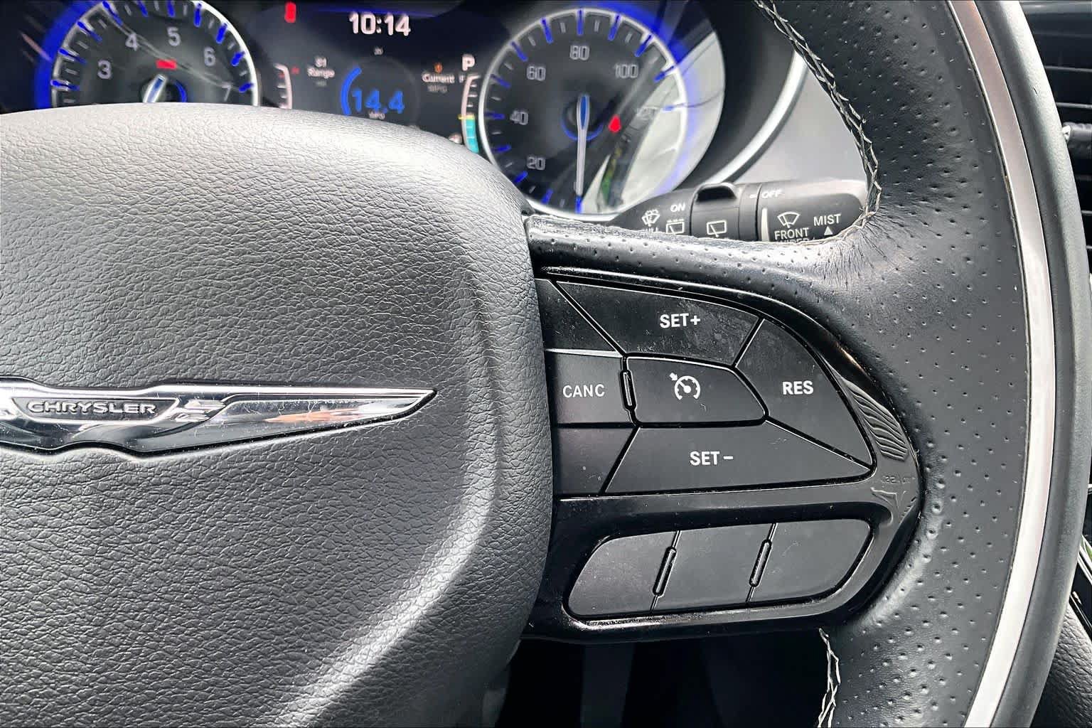 Used 2018 Chrysler Pacifica Limited w/ S Appearance Package FWD image 24