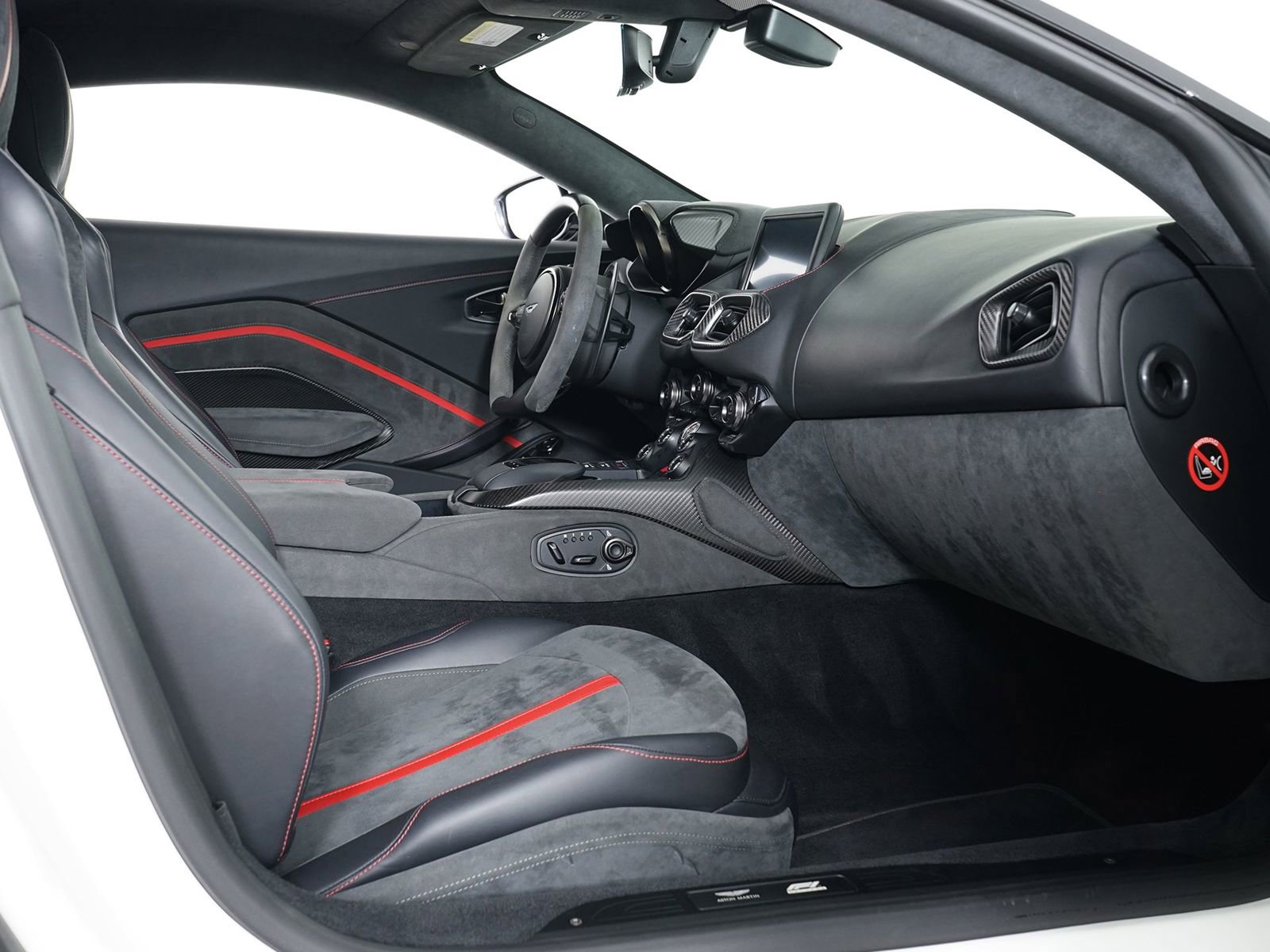 Used 2023 Aston Martin V8 Vantage Coupe RWD image 28