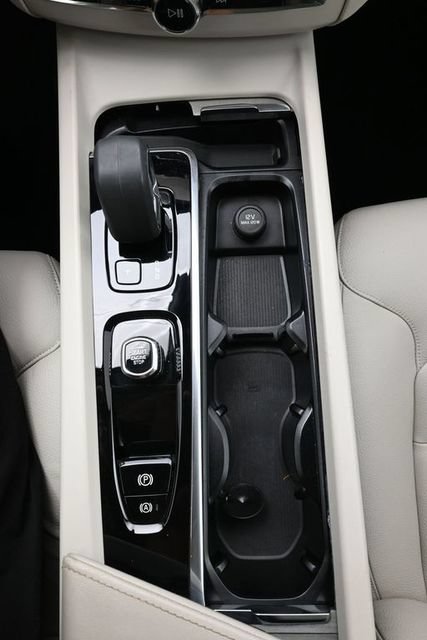 Used 2024 Volvo XC60 B5 Plus w/ Protection Package Premier AWD/4WD image 12