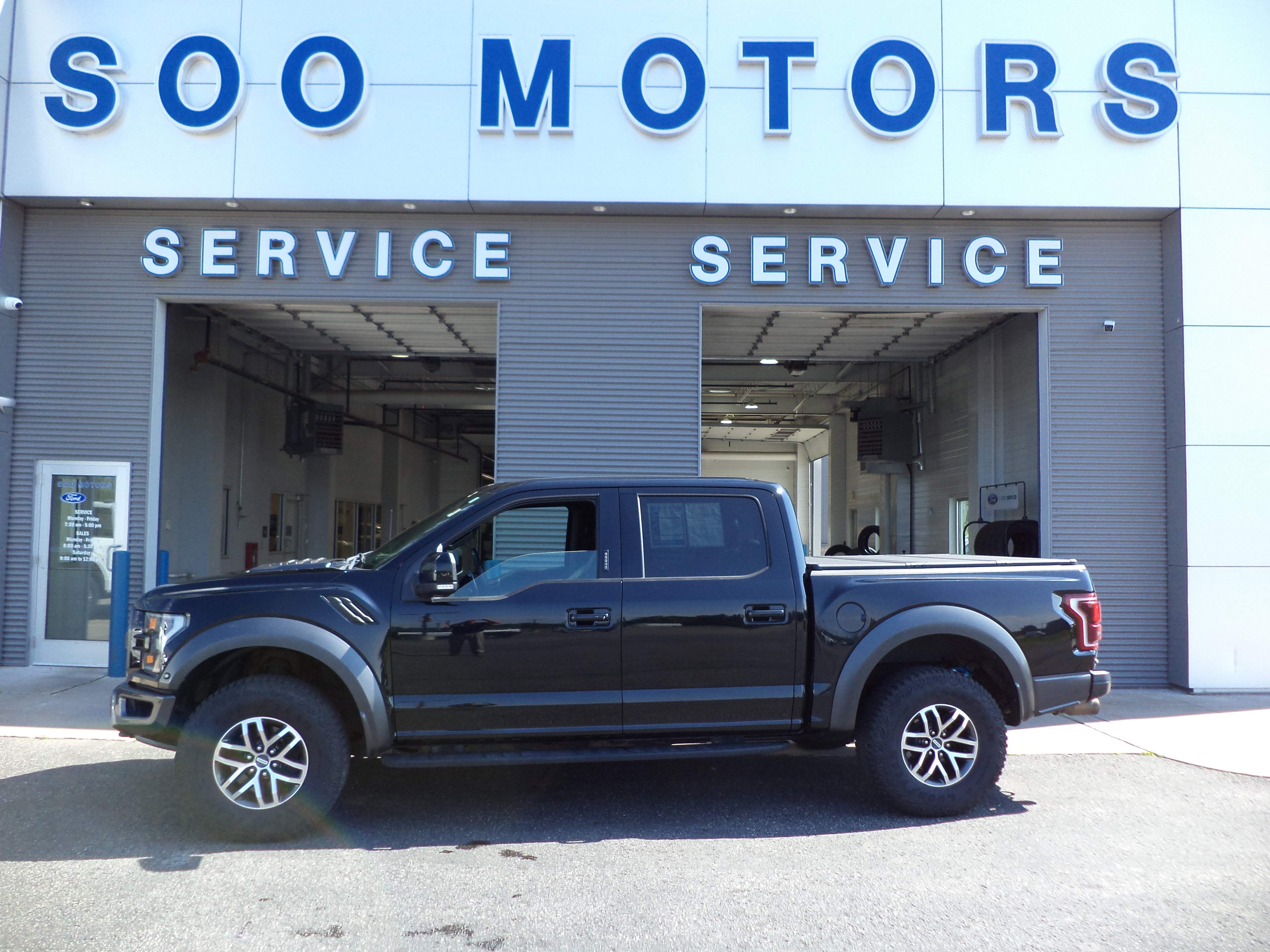 Used 2018 Ford F150 Raptor w/ Equipment Group 802A Luxury image 1