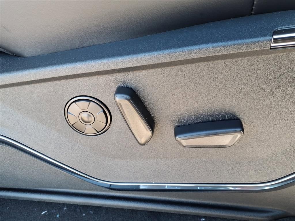 New 2026 Ford F350 Platinum w/ FX4 Off-Road Package image 14