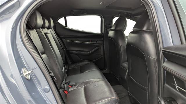 Used 2019 MAZDA MAZDA3 Hatchback w/ Premium Package image 18