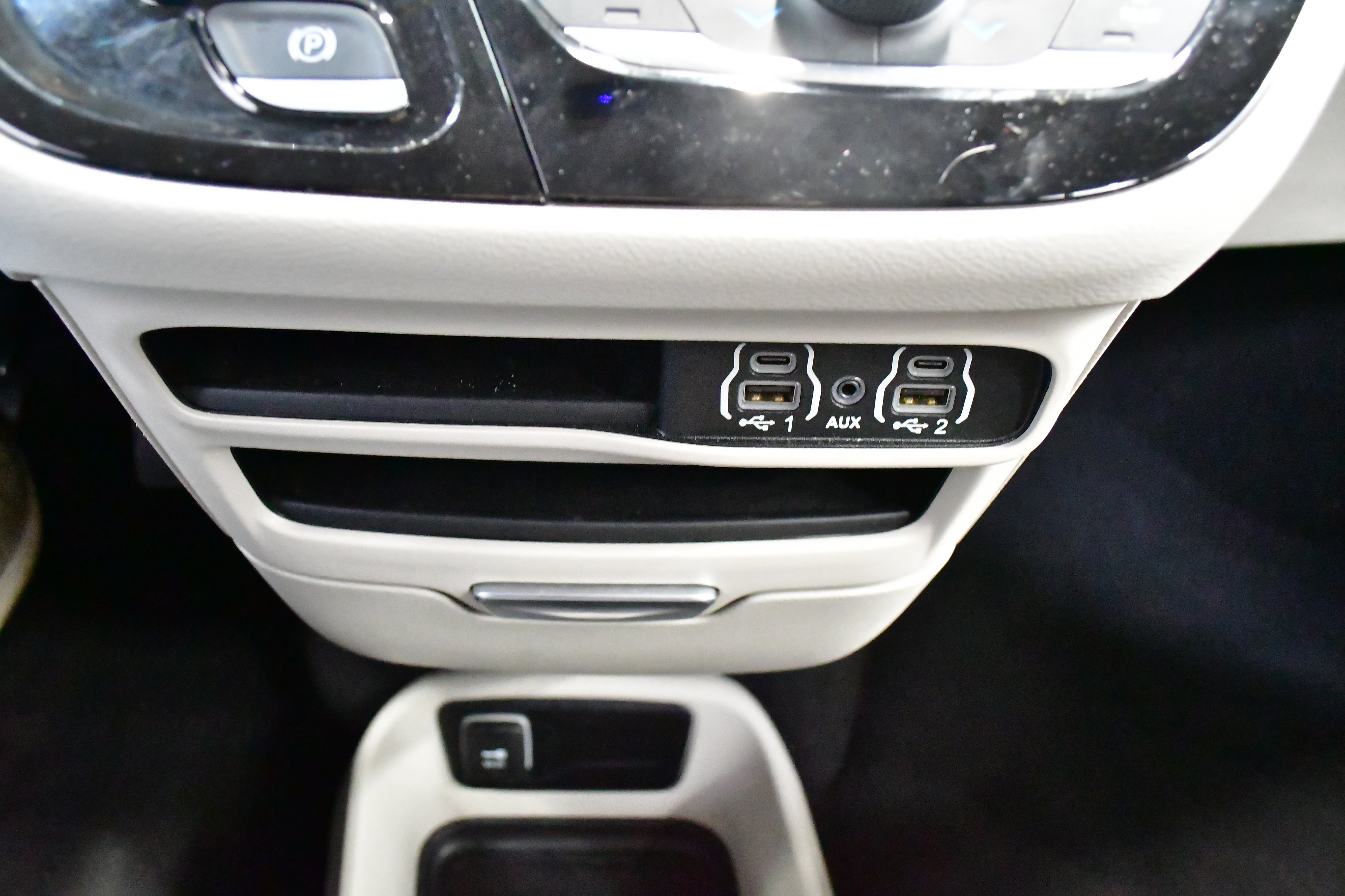 Used 2023 Chrysler Voyager LX FWD image 28