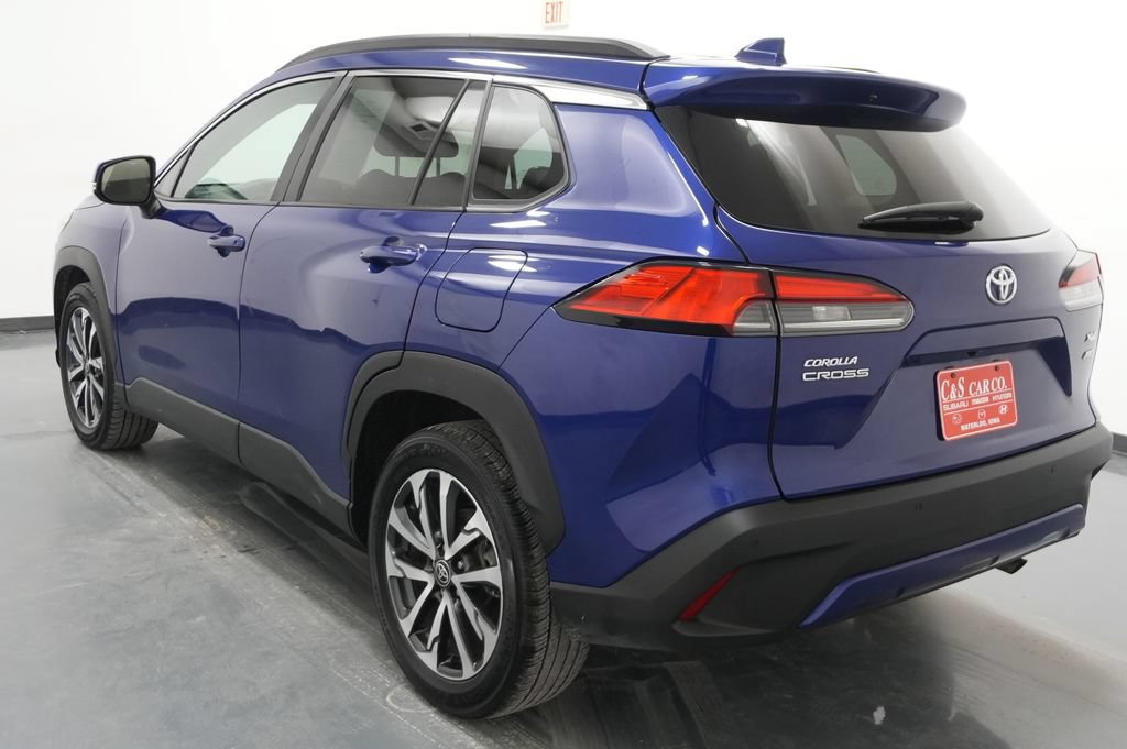 Used 2022 Toyota Corolla Cross XLE w/ Convenience Package AWD/4WD image 6