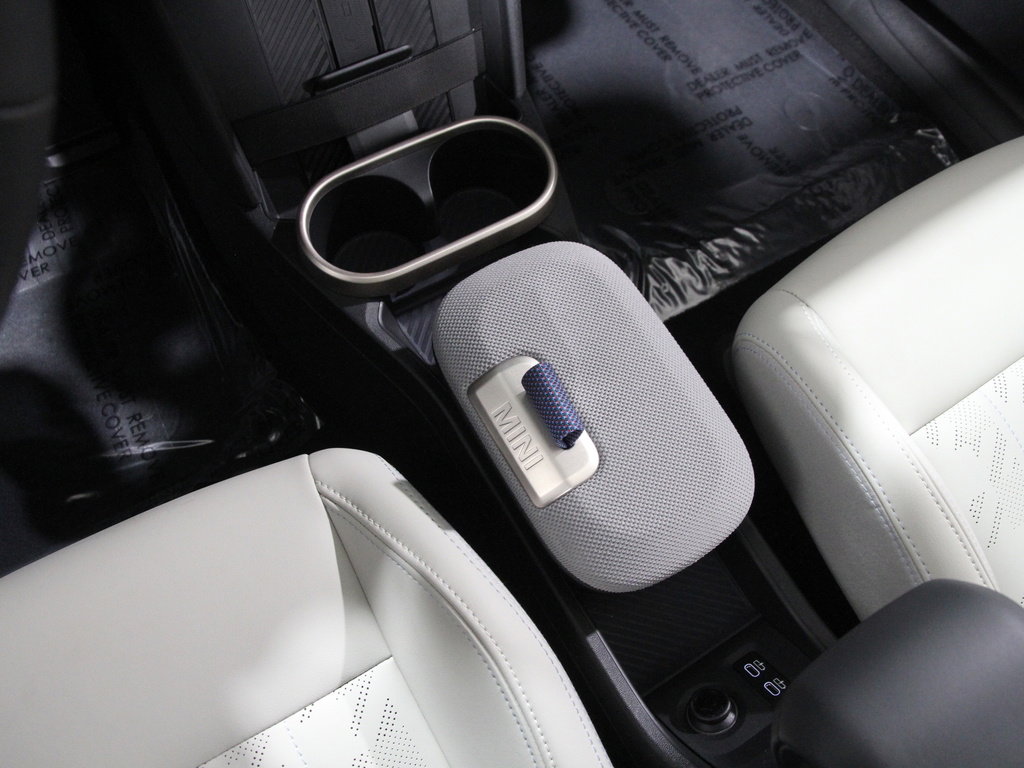 Certified 2025 MINI Cooper 4-Door Hardtop image 15