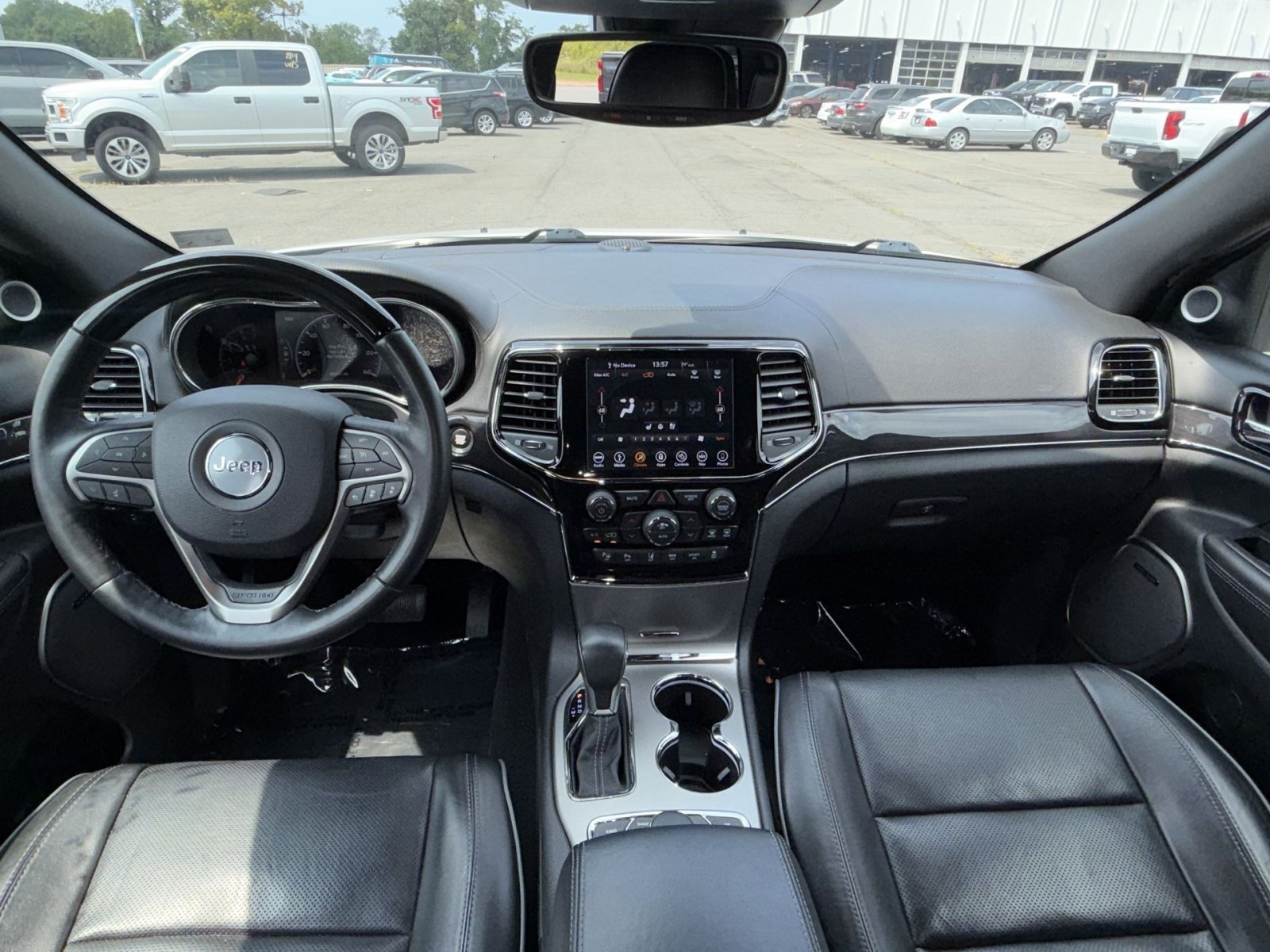 Used 2019 Jeep Grand Cherokee Overland AWD/4WD image 23