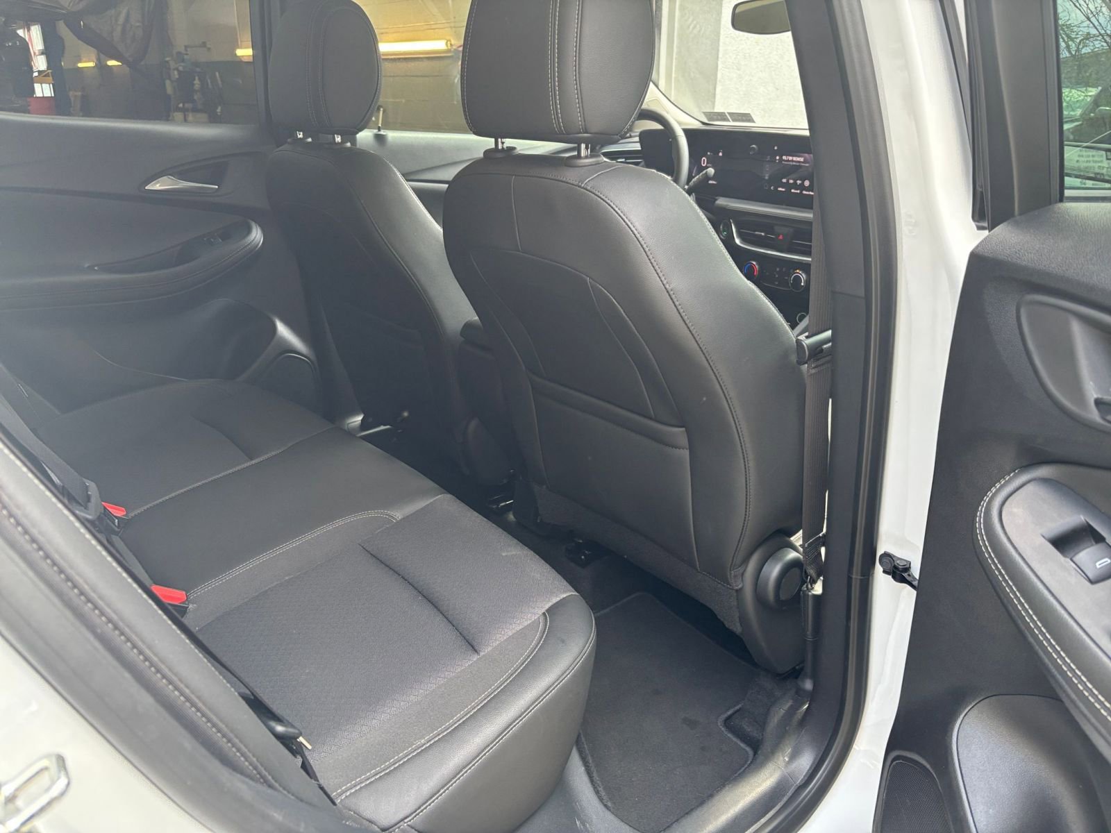 Used 2025 Buick Encore GX Preferred FWD image 39