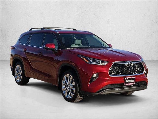 Used 2025 Toyota Highlander Limited FWD image 3