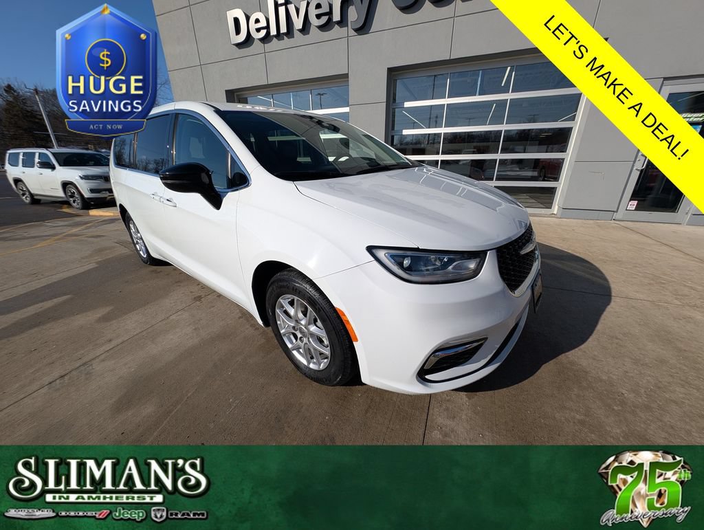 Used 2024 Chrysler Pacifica Touring-L