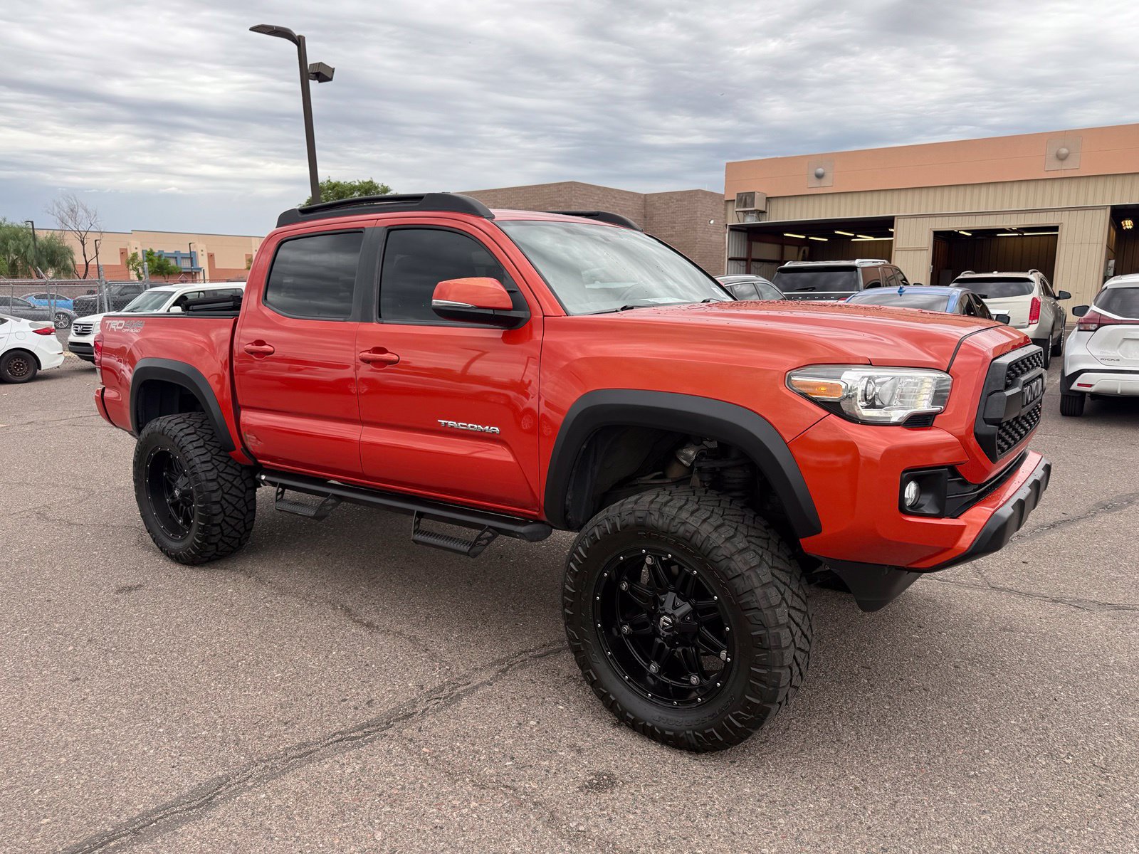Used 2017 Toyota Tacoma TRD Off-Road AWD/4WD image 3
