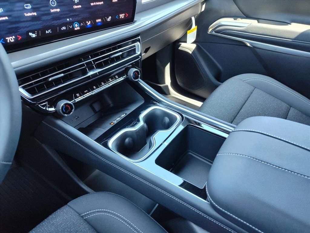 New 2026 Chevrolet Traverse LT w/ Sun and Wheel Package FWD image 13