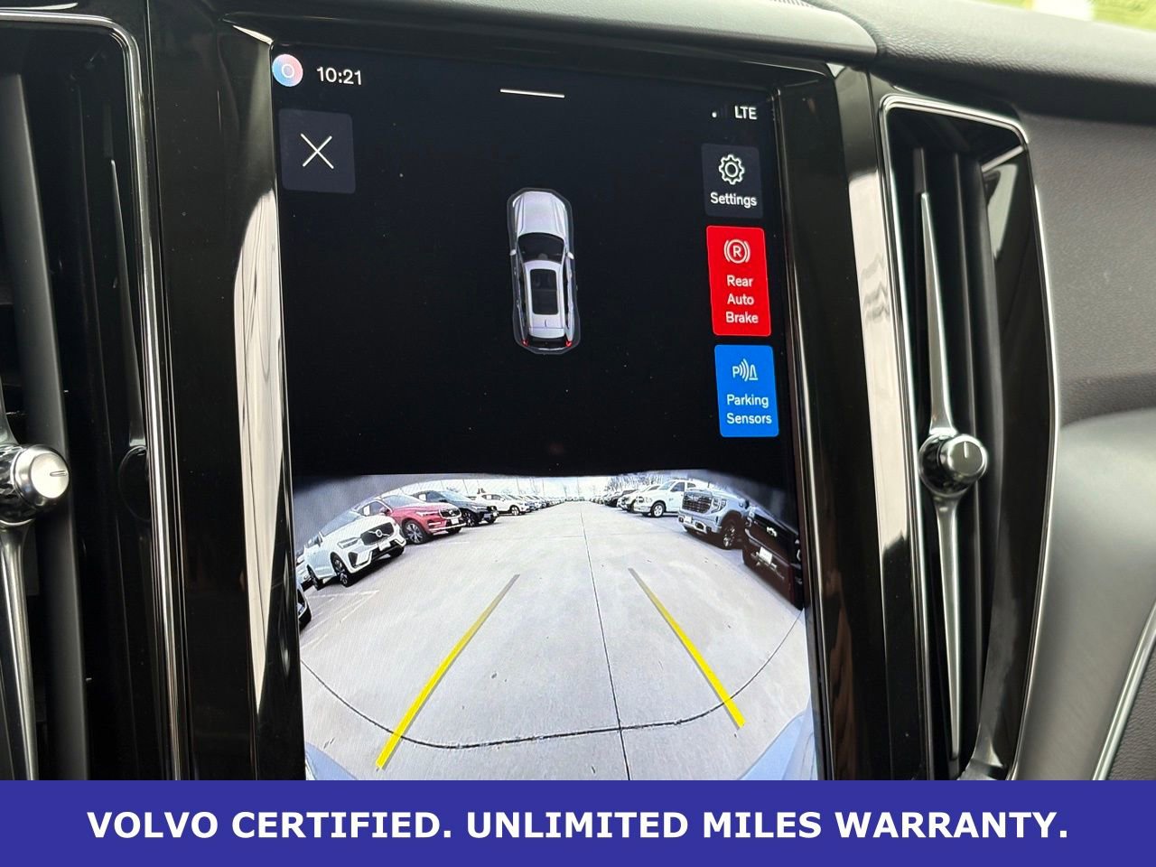 Certified 2025 Volvo XC60 B5 Core image 23